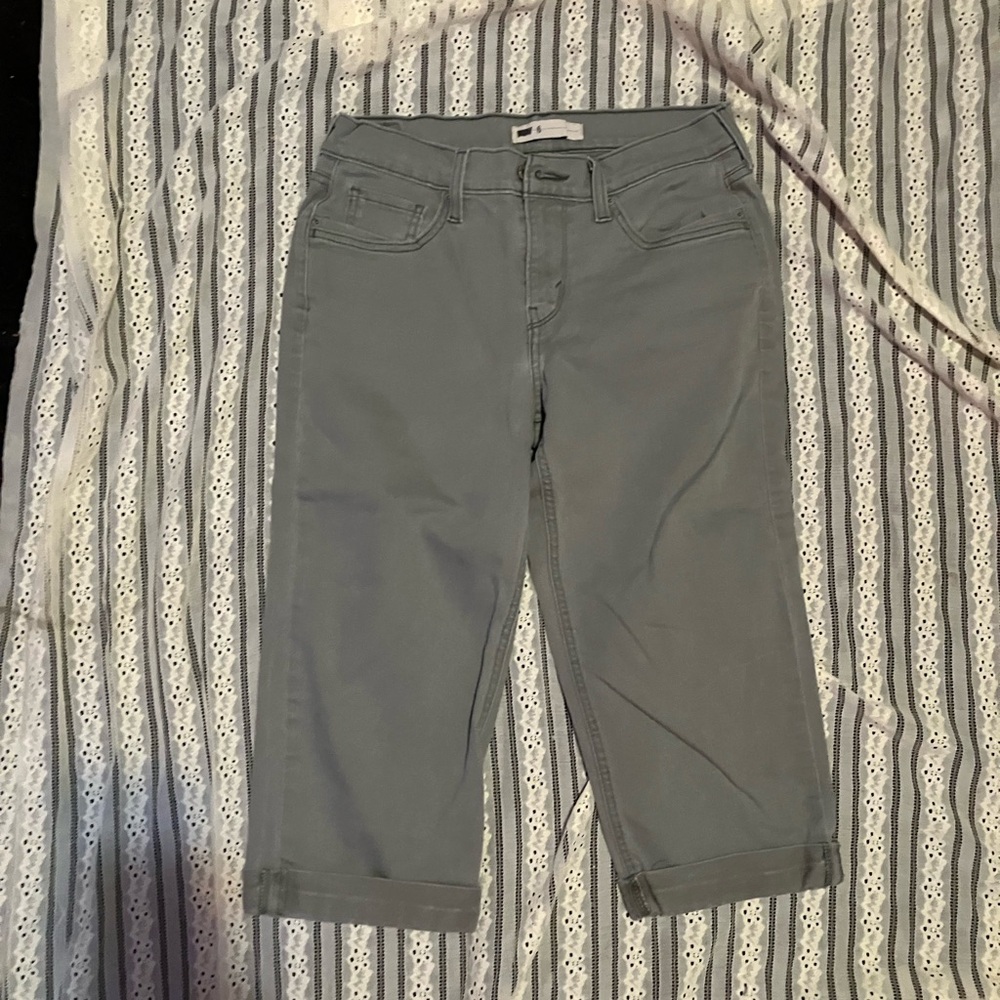 Levi’s cropped jeans